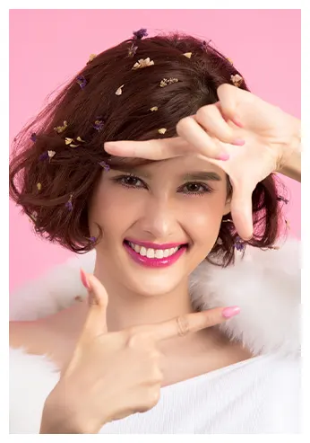 gloss lounge pink nails woman model